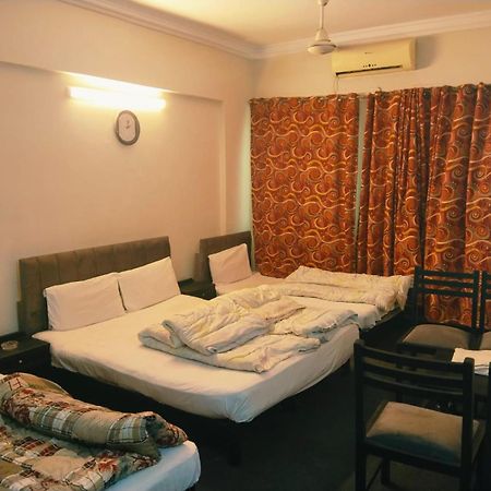 רוואלפינדי Shahzad Hotel מראה חיצוני תמונה