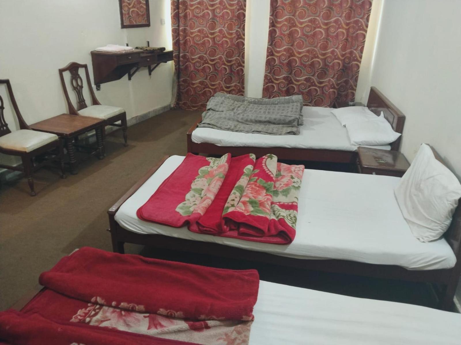 רוואלפינדי Shahzad Hotel מראה חיצוני תמונה