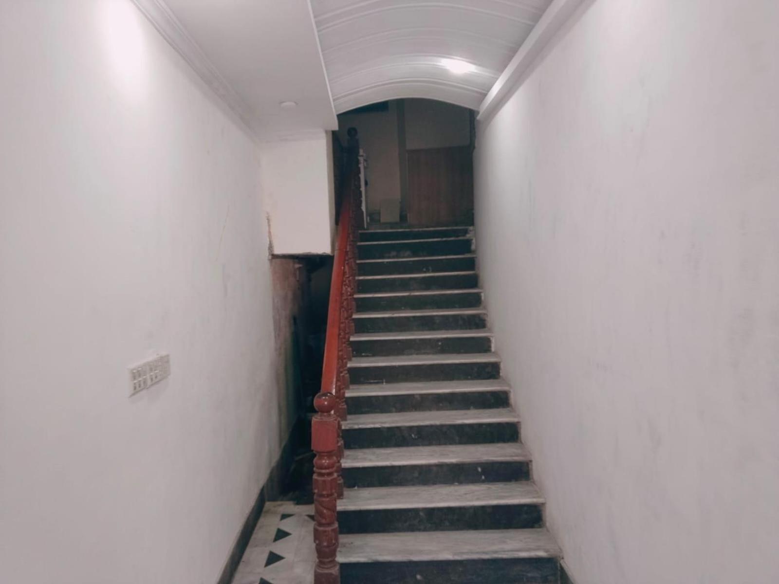 רוואלפינדי Shahzad Hotel מראה חיצוני תמונה