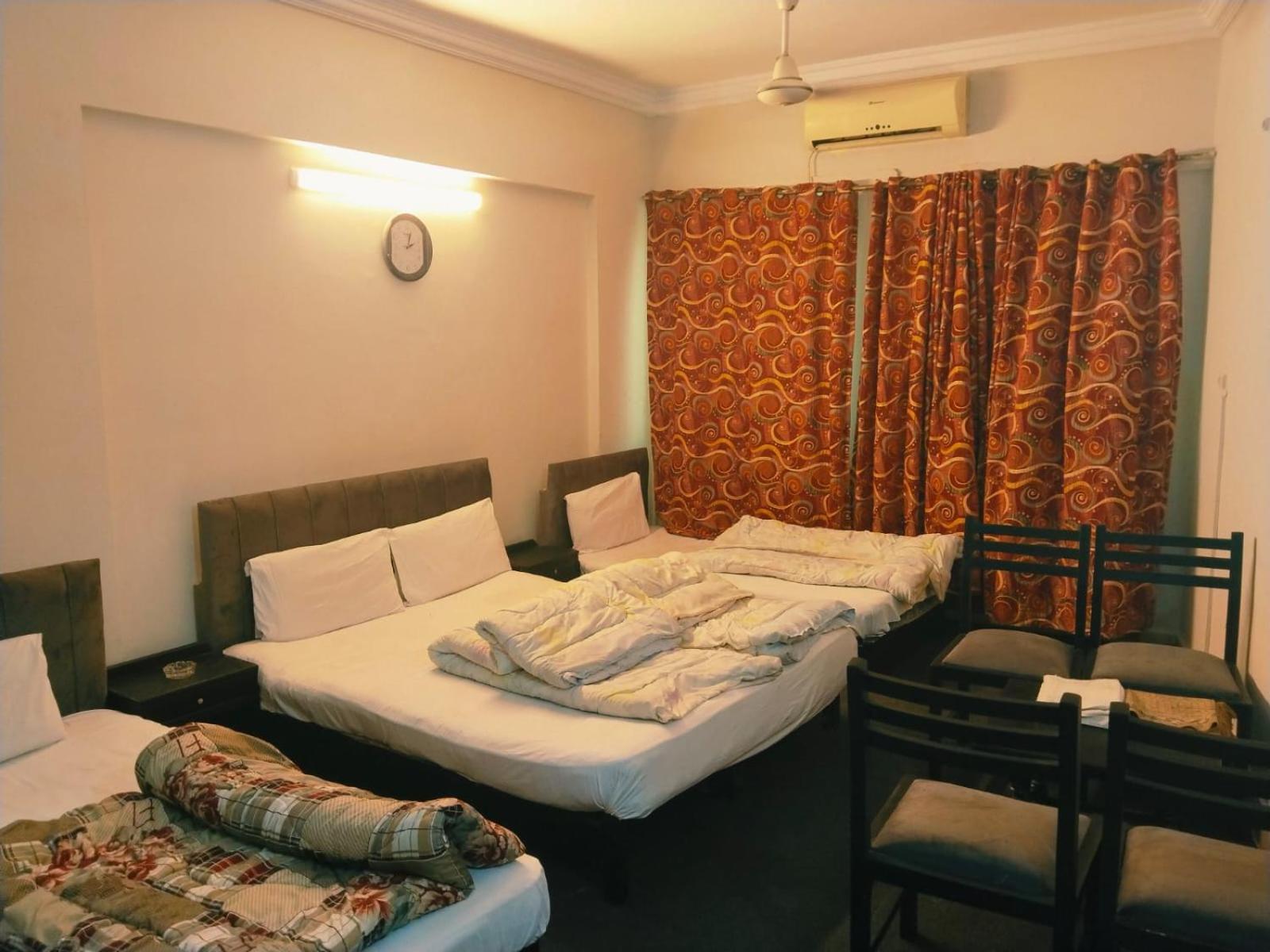 רוואלפינדי Shahzad Hotel מראה חיצוני תמונה