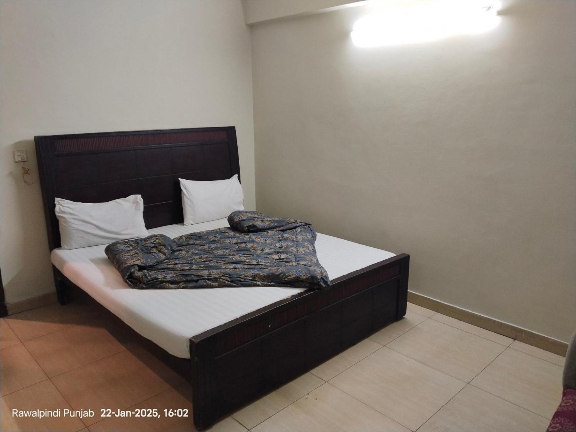 רוואלפינדי Shahzad Hotel מראה חיצוני תמונה